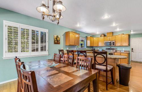 ACE - A Hole in One Right on the Golf Course Hot Tub Mt Views Pines - Foto 15