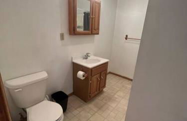 Spacious Apt near Guthrie Packer - Photo 9