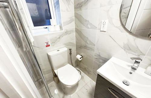 Walnut Flats-F2, 3-Bedroom with Garden & Patio - AC, Parking, Netflix, WIFI - Close to Oxford, Bicester & Blenheim Palace - Foto 16