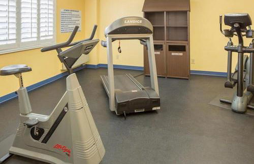 Hear the Atlantic waves in this Studio resort apt in Ormond Beach with vacation amenities - Photo 22