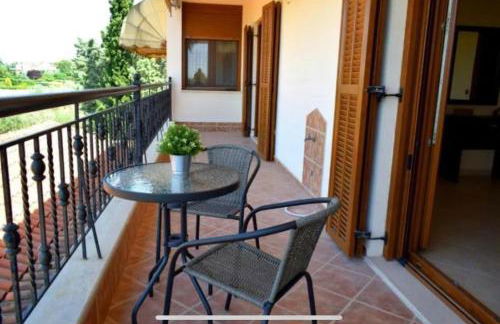 Luxury appartment, only 7 minutes from Thessaloniki airport and 15 minutes from city center ,for 8-23 people also for gatherings and parties - Photo 42