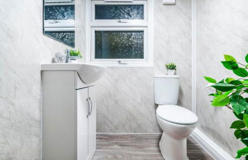 RIVER RETREAT- near Holloway U, Thorpe Park and Heathrow airport - Foto 36