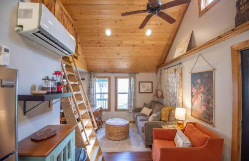 New River Views & Access - Hot Tub, Gazebo, Fire Pit, Next to Riverside Canoeing! - Foto 13