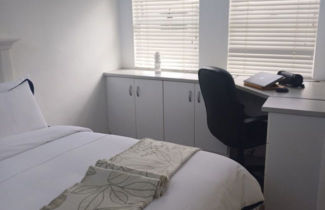 Cosy 2 Bedroom Apartment in a Prominent Area of East London Nahoon - Photo 4