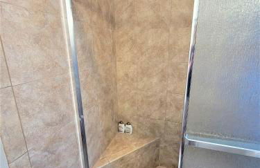 Luv Oceanside Views-1 House to Beach, Boardwalk and Waves-Spacious Rooftop Sun Deck-Plus King Beds too! - Foto 34