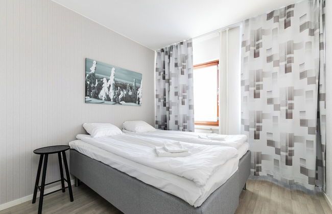 Santa's Holiday Homes - Photo 8