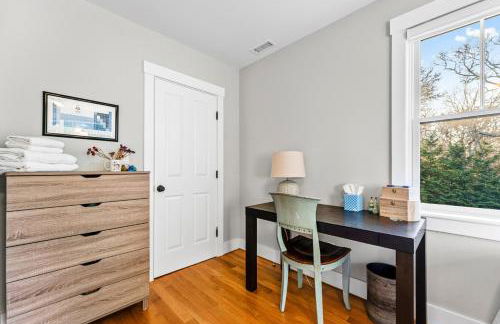 Modern Family Home Walkable to Town - Foto 28