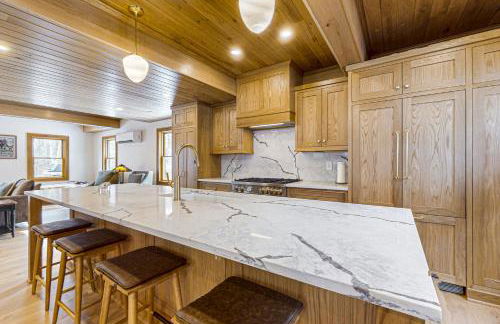 Less Than 1 Mi to Lake George! Family Retreat with Deck - Foto 13