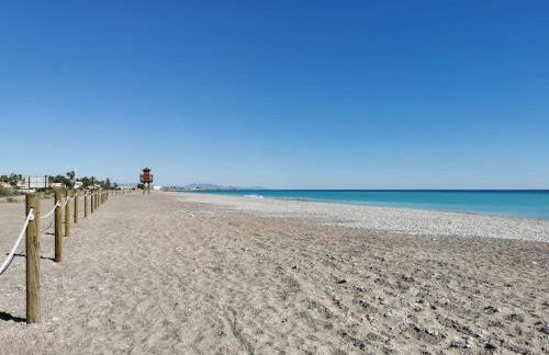 Global Properties, Adosado en la playa con piscina - Foto 27