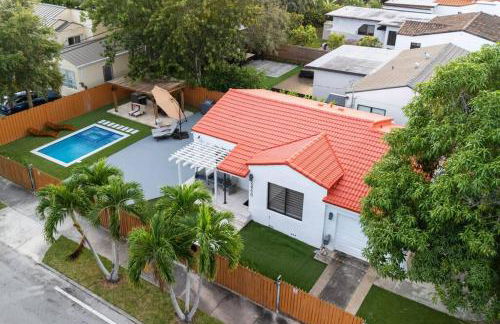 Luxury Retreat 3B ,2Ba POOL , Coral Gables Center - Photo 1