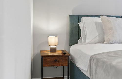 NEW! Large 5BR 2BA Home Leamington Spa Driveway Garage Parking WI-FI - Photo 12