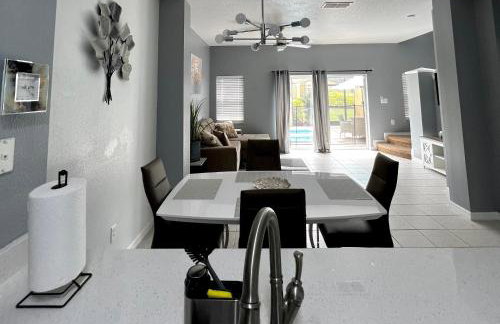Stylish 3 bd townhouse near Disney with private pool. - Photo 8