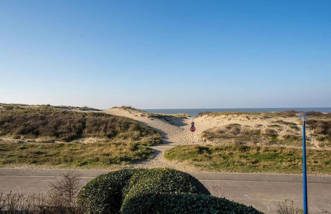 Apartment With Balcony and sea Views - Photo 21