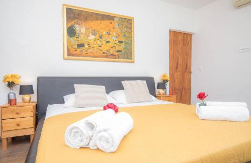 Luxury villa with a swimming pool Vrpolje, Sibenik - 21843 - Photo 12