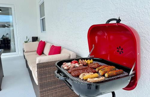 Luxe Getaway w Pool, Games & Fun Vibes - Foto 67