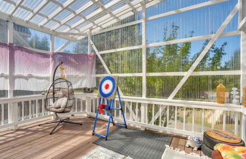 3 Mi to Sequoia Park Zoo Spacious Home with Sunroom - Foto 32