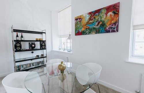 Grade II Mill Townhouse in Leeds with Free Parking which Sleeps 6 - Photo 11