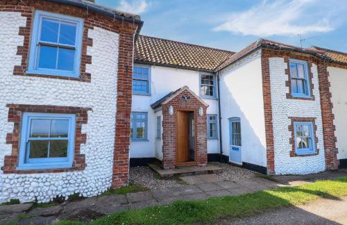 Beach Cottage - Photo 1