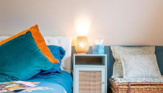 Peaceful Stylish Entire Apartment - Views, Gardens, Firepit, Balcony - Foto 5