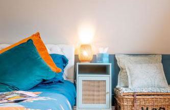 Peaceful Stylish Entire Apartment - Views, Gardens, Firepit, Balcony - Photo 5