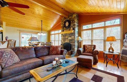 Pool and Beach Access! Lake Arrowhead Hideaway - Foto 1