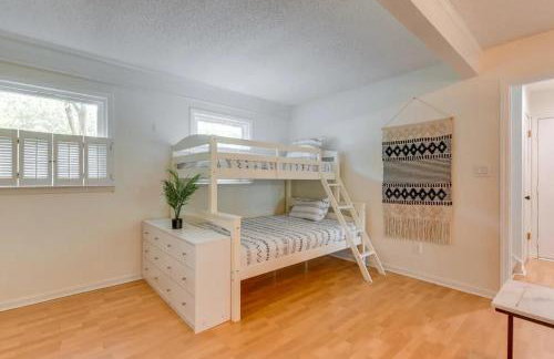 Pet-Friendly Mooresville Escape with Fenced Yard and Lake Access - Foto 15