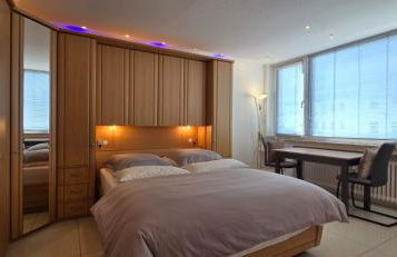 Bright room with private bathroom and market square view - Foto 1