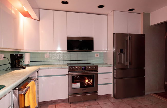 Cheerful & Beautiful 3-Bedroom Ranch - Photo 28