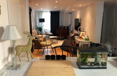 Agréable maison de ville ,calme avec tous les commerces à 150M - Foto 1