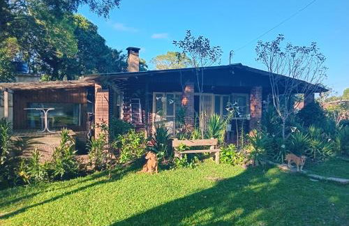 Chalé alpino em canela rs todo mobiliado com cozinha lareira split Wi-Fi 2 quartos perto do centro - Foto 37