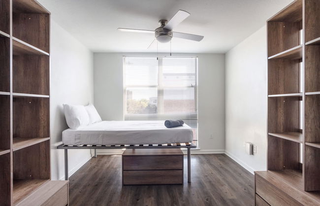 Modern Condo With Pool, Gym, Workspaces & BBQ - Foto 13