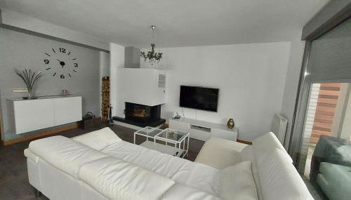 Adosado en Cirueña con Chimenea y barbacoa - Foto 4