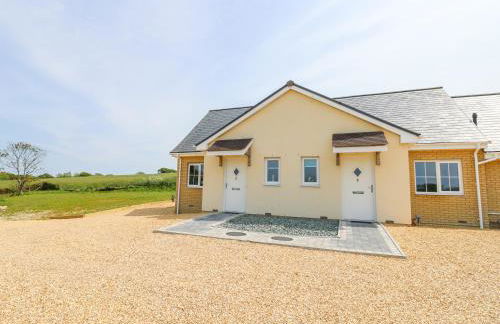 6 Yarmouth Cottages - Photo 1