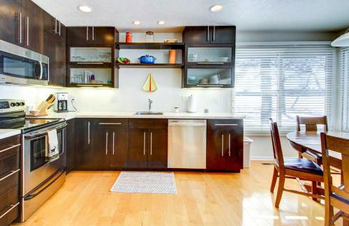 Lakefront Walker Home with Boat Dock and Lift! - Foto 10