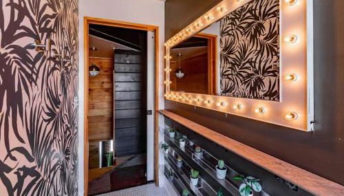 Chic Home with King Bed and Fire Pit - Foto 5