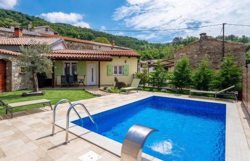 Beautiful Home In Lupoglav - Foto 1