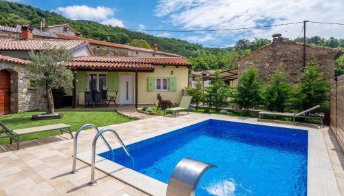 Beautiful Home In Lupoglav - Foto 1