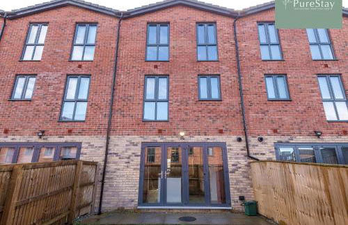 Spacious 5-bedroom Contractor House Sleeps 7 with Parking by PureStay - Foto 41