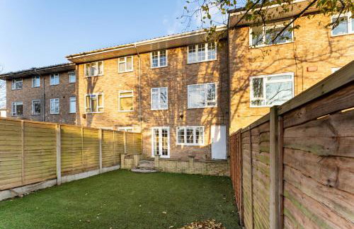 Purley House-Sleeps 8-Near Gatwick-Games Room - Foto 23