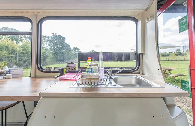 Double Decker Bus on an Alpaca Farm Sleeps 8 - Foto 45