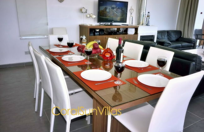 Blue - Beach Front Spectacular Villa Sleeps 10 - Foto 56