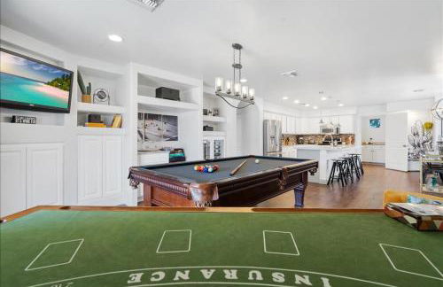 5 Bedroom 4 Bath Boutique Home PREMIUM LOCATION + heated pool option - Foto 3