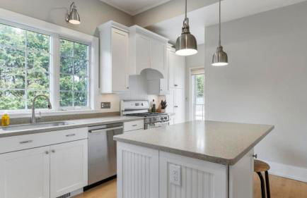 Experience comfort at Andrea Bluff Cottage, a 3-bedroom home in Harbor Springs. - Foto 2