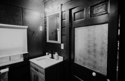 Rustic, Pet Friendly Cabin on the Hudson River, Perfect for a Glamping Weekend in the Adirondacks - Foto 16