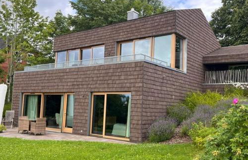 Architect House With Vintage Classics By River - Photo 4