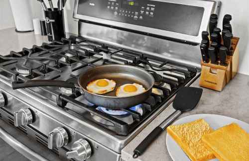 3BR 2BA Derby Home Walk to Churchill Free Parking - Foto 28