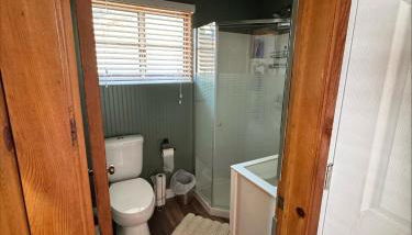 Lakefront Cottage in Secluded Cove - Foto 3, Shower