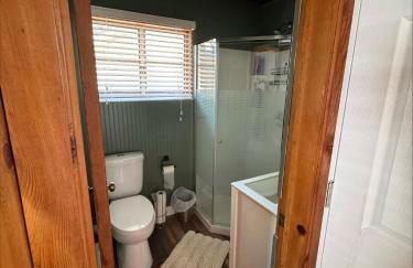 Lakefront Cottage in Secluded Cove - Foto 3