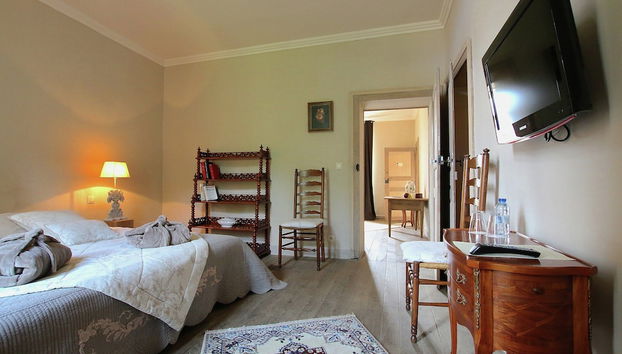 Unique Holiday Home in Virton with Hot Tub - Photo 4, Chambre