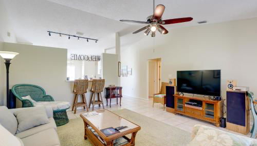 Bright Titusville Retreat with Lanai - WFH Friendly! - Foto 4